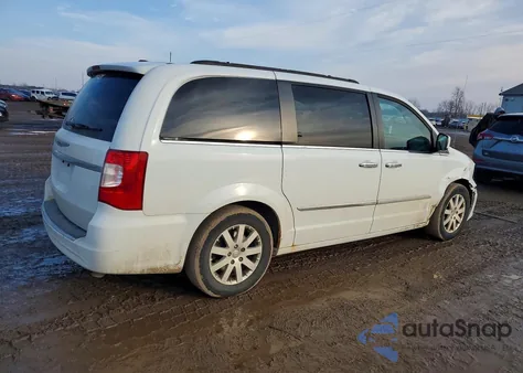 2015 Chrysler Town & Country Touring z USA, uszkodzony, nr VIN 2C4RC1BG0FR618108